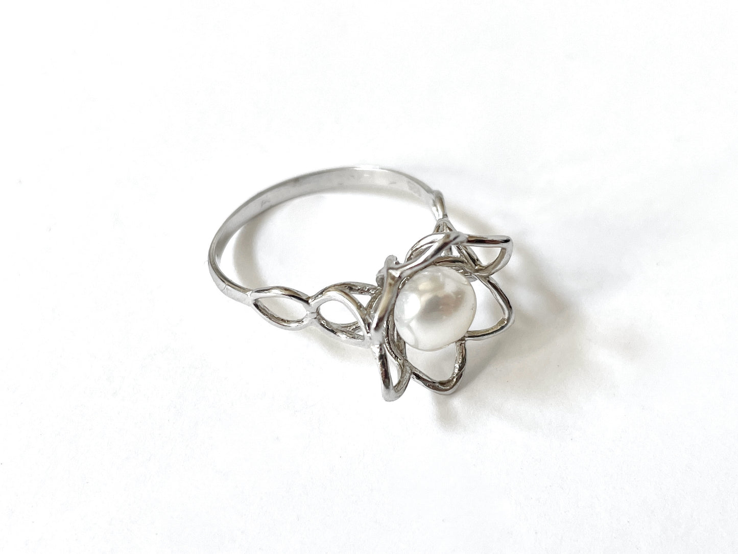 Flower Sterling Silver Pearl Ring